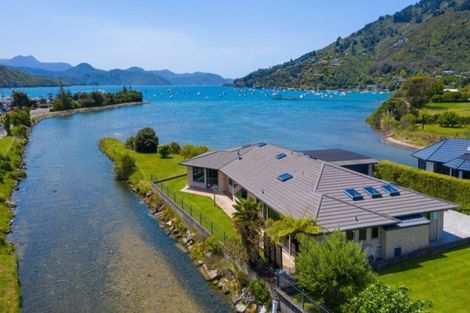 Photo of property in 291a Waikawa Road, Waikawa, Picton, 7220