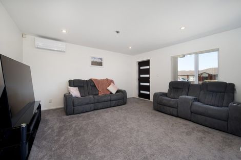 Photo of property in 16 John Broad Place, Flat Bush, Auckland, 2019