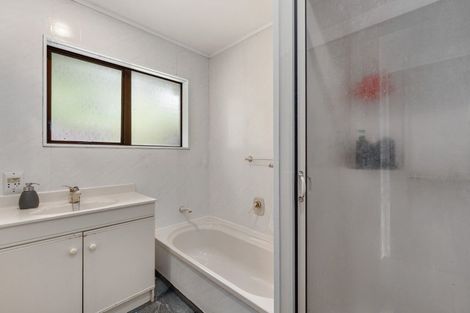 Photo of property in 28 Kentucky Way, Awapuni, Palmerston North, 4412