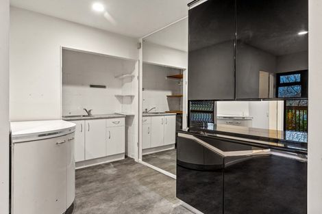 Photo of property in 2/102 Queen Street, Northcote Point, Auckland, 0627