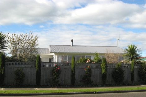 Photo of property in 35 Highbury Drive, Levin, 5510