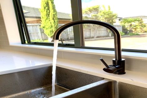 Photo of property in 11 San Ambrosio Rise, Henderson, Auckland, 0612