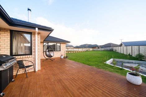 Photo of property in 19 Monaco Grove, Fitzherbert, Palmerston North, 4410
