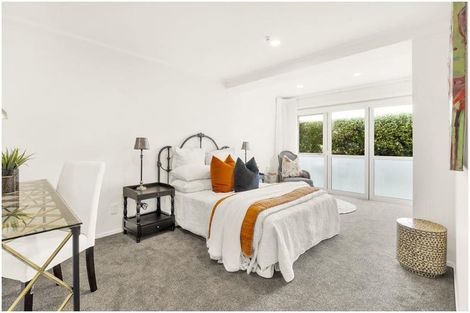 Photo of property in 2/24 Selwyn Road, Cockle Bay, Auckland, 2014