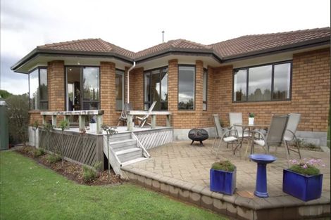 Photo of property in 143 Summerhill Drive, Fitzherbert, Palmerston North, 4410