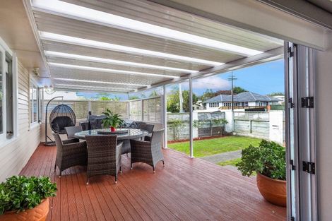 Photo of property in 21 Ribblesdale Road, Henderson, Auckland, 0612