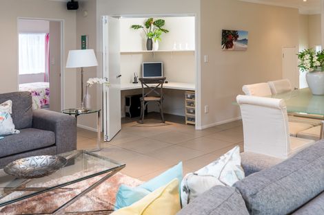 Photo of property in 11 Woodview Rise, Botany Downs, Auckland, 2010