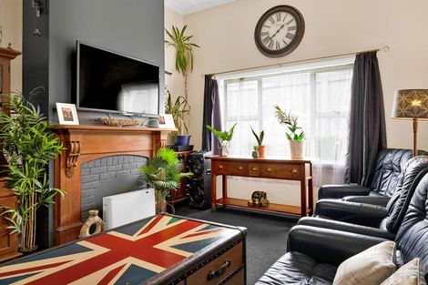 Photo of property in 82 Union Street, Hawera, 4610