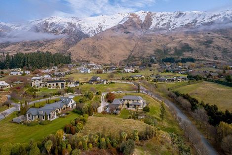 Photo of property in 1 Hollyhock Lane, Wanaka, 9305