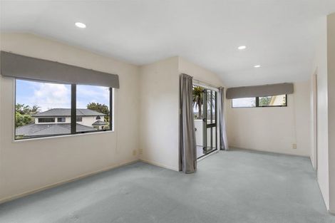 Photo of property in 4 San Ambrosio Rise, Henderson, Auckland, 0612
