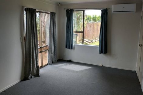 Photo of property in 16 Massine Place, Randwick Park, Auckland, 2105