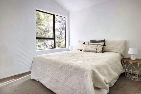 Photo of property in 2/74 Ayton Drive, Totara Vale, Auckland, 0629