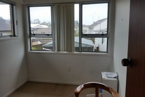 Photo of property in 1/940 East Coast Road, Northcross, Auckland, 0630