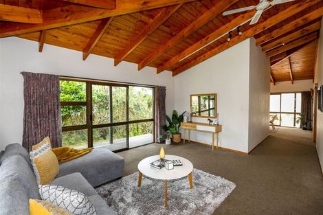 Photo of property in 6 Highlands Place, Highlands Park, New Plymouth, 4312
