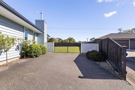 Photo of property in 111 Johnstone Drive, Fitzherbert, Palmerston North, 4410
