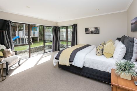 Photo of property in 11 Woodview Rise, Botany Downs, Auckland, 2010
