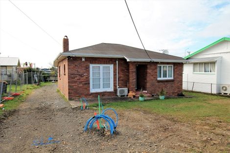 Photo of property in 4 Fruitvale Road, New Lynn, Auckland, 0600