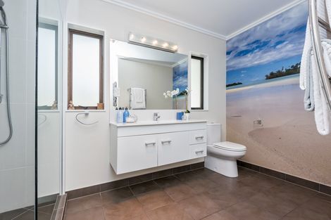 Photo of property in 11 Woodview Rise, Botany Downs, Auckland, 2010