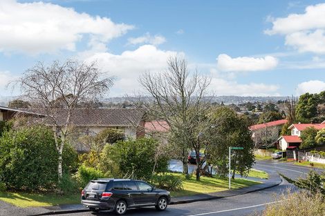 Photo of property in 32 Rosewarne Crescent, Glendene, Auckland, 0602