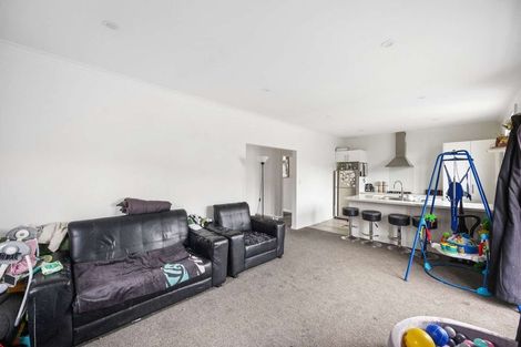 Photo of property in 100 Randwick Road, Moera, Lower Hutt, 5010