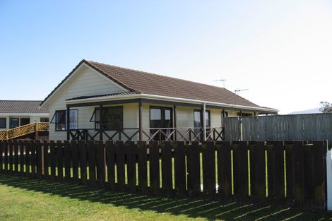 Photo of property in 6 Rosewood Place, Paraparaumu, 5032