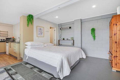 Photo of property in 45 Mountain Road, Western Heights, Rotorua, 3015