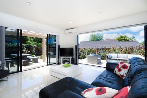 Photo of property in 23 Connemara Court, West Harbour, Auckland, 0618