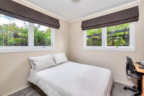 Photo of property in 1/133 Carlisle Road, Northcross, Auckland, 0632