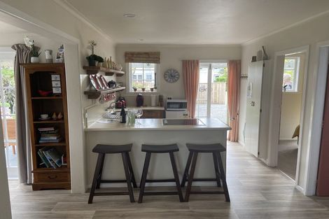 Photo of property in 12a Oxford Street, Martinborough, 5711