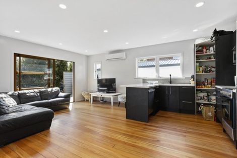 Photo of property in 11 Vanguard Road, Kelston, Auckland, 0602