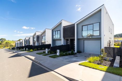 Photo of property in 8 Paparahi Place, Wainui, 0992