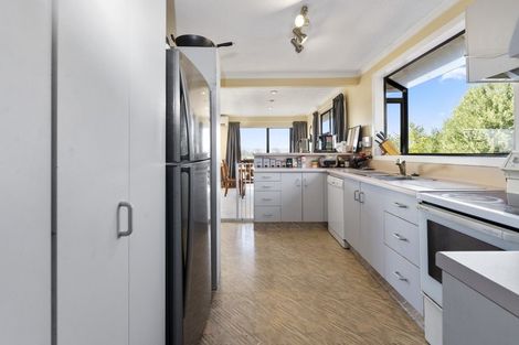 Photo of property in 2 Hawk Place, Selwyn Heights, Rotorua, 3015