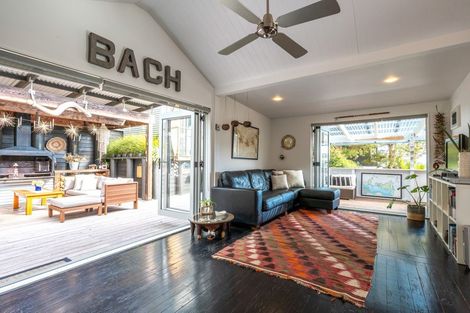 Photo of property in 33 Miro Road, Palm Beach, Waiheke Island, 1081