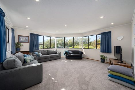 Photo of property in 36 Albatross Close, Whitby, Porirua, 5024