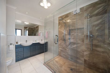 Photo of property in 25 Brooke Ridge Rise, East Tamaki Heights, Auckland, 2016