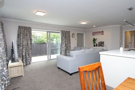 Photo of property in 238 Wainoni Road, Avondale, Christchurch, 8061