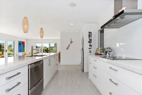 Photo of property in 6 Royal Ascot Drive, Papamoa Beach, Te Puke, 3187