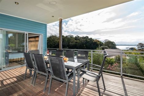 Photo of property in 11 Robertson Street, Russell, 0202