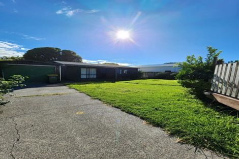 Photo of property in 17 Muir Avenue, Mangere Bridge, Auckland, 2022
