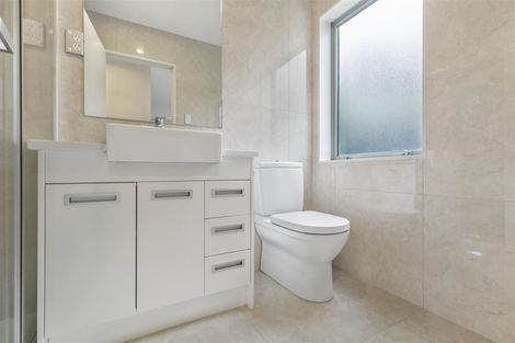 Photo of property in 2b St Clair Place, Browns Bay, Auckland, 0630