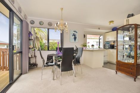 Photo of property in 17 Te Atatu Road, Te Atatu South, Auckland, 0610