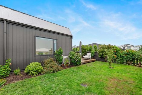 Photo of property in 8 Kuparu Lane, Red Beach, 0932