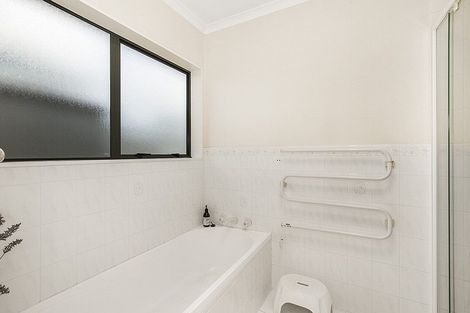 Photo of property in 70 Lothian Brae, Wattle Downs, Auckland, 2103