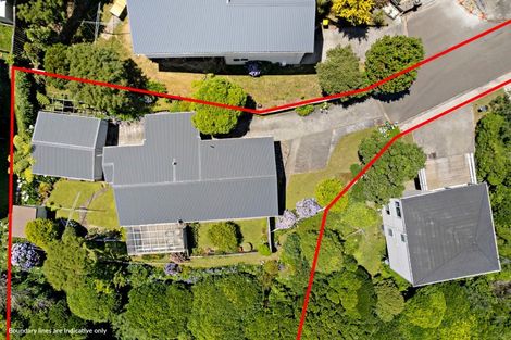 Photo of property in 18 Florio Terrace, Tawa, Wellington, 5028