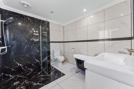 Photo of property in 244b Great North Road, Henderson, Auckland, 0612