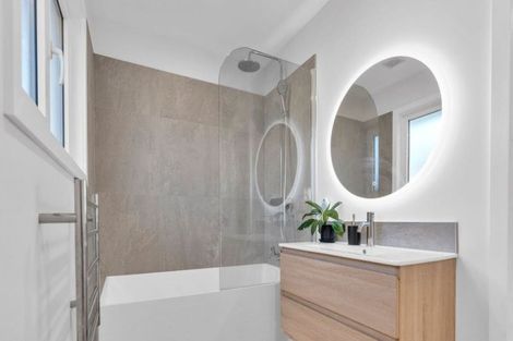 Photo of property in 136 Avonhead Road, Avonhead, Christchurch, 8042
