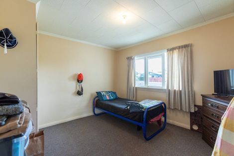 Photo of property in 1 Gertrude Street, Dannevirke, 4930