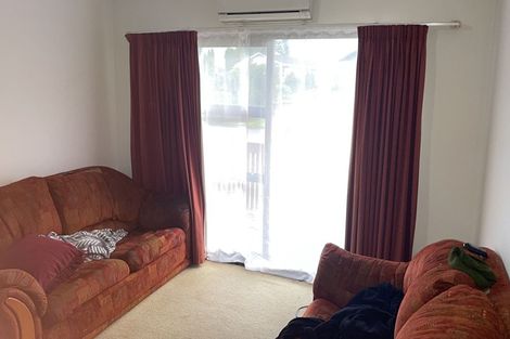 Photo of property in 13 Foyle Place, Glendene, Auckland, 0602