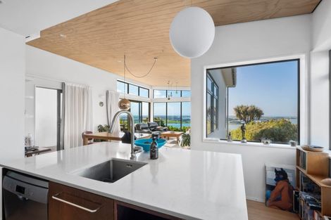 Photo of property in 33 Marama Crescent, Mount Pleasant, Christchurch, 8081