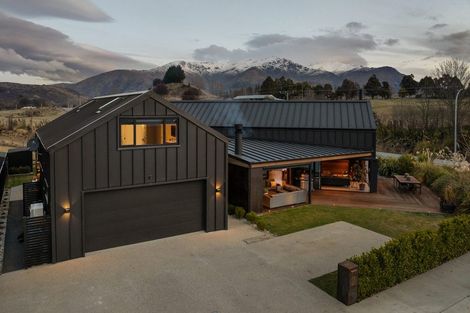 Photo of property in 2 Brodie Avenue, Arrowtown, 9302